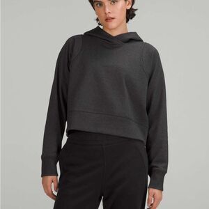 Lululemon Loungeful Cropped Hoodie *Spark
Black / Black Size 12
